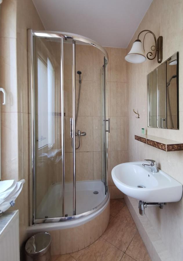 Hotel Zieliniec Poznan Ngoại thất bức ảnh