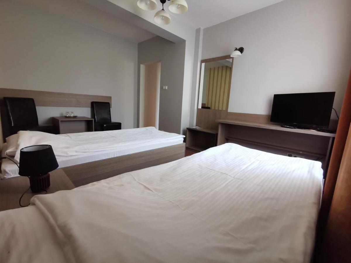 Hotel Zieliniec Poznan Ngoại thất bức ảnh