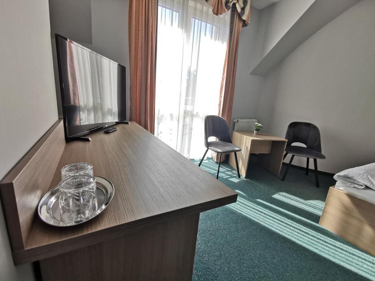 Hotel Zieliniec Poznan Ngoại thất bức ảnh