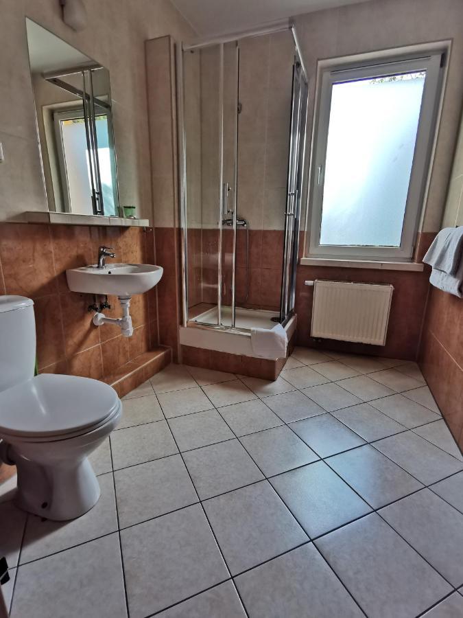 Hotel Zieliniec Poznan Ngoại thất bức ảnh