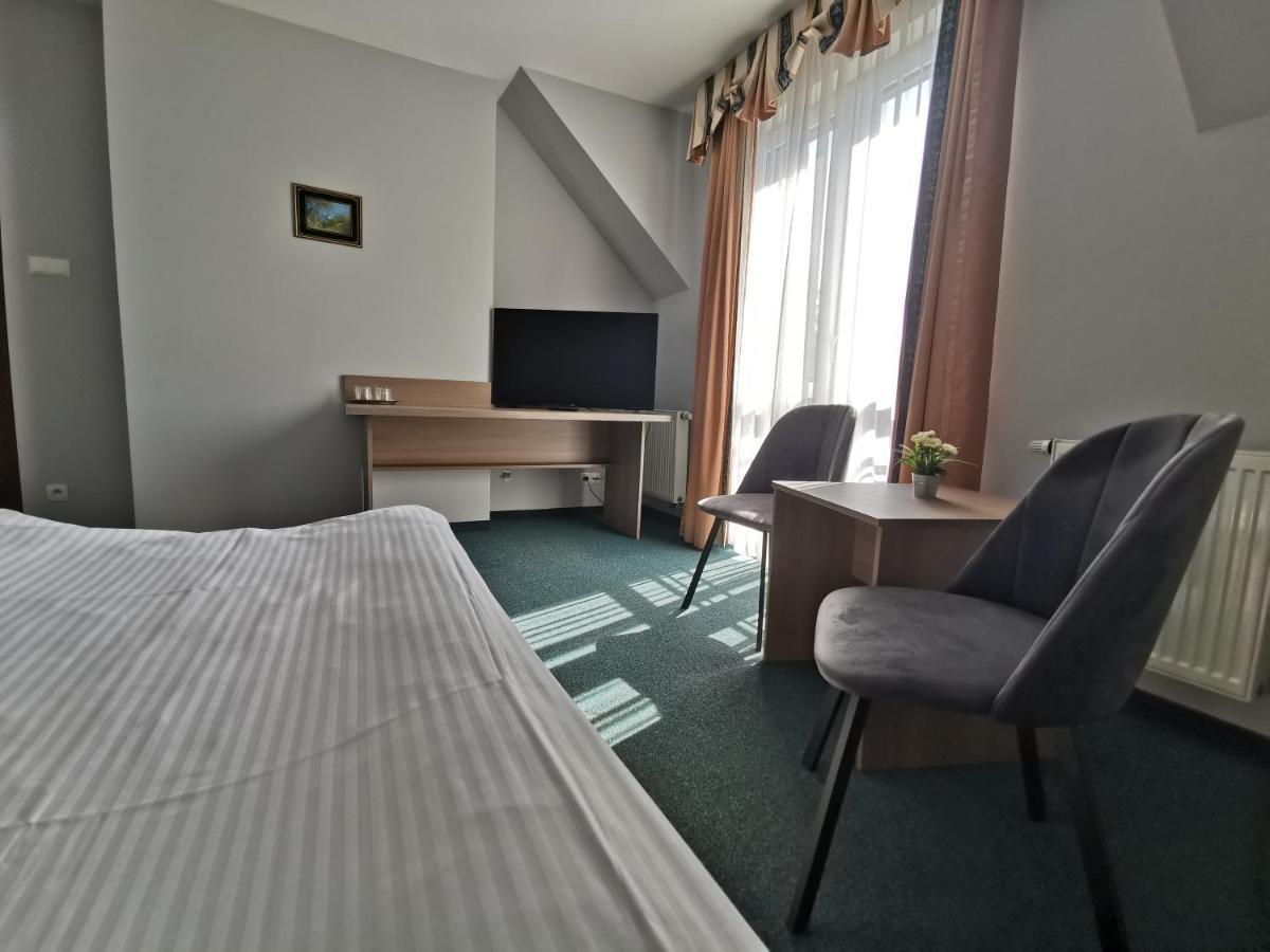 Hotel Zieliniec Poznan Ngoại thất bức ảnh