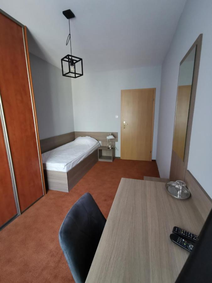 Hotel Zieliniec Poznan Ngoại thất bức ảnh