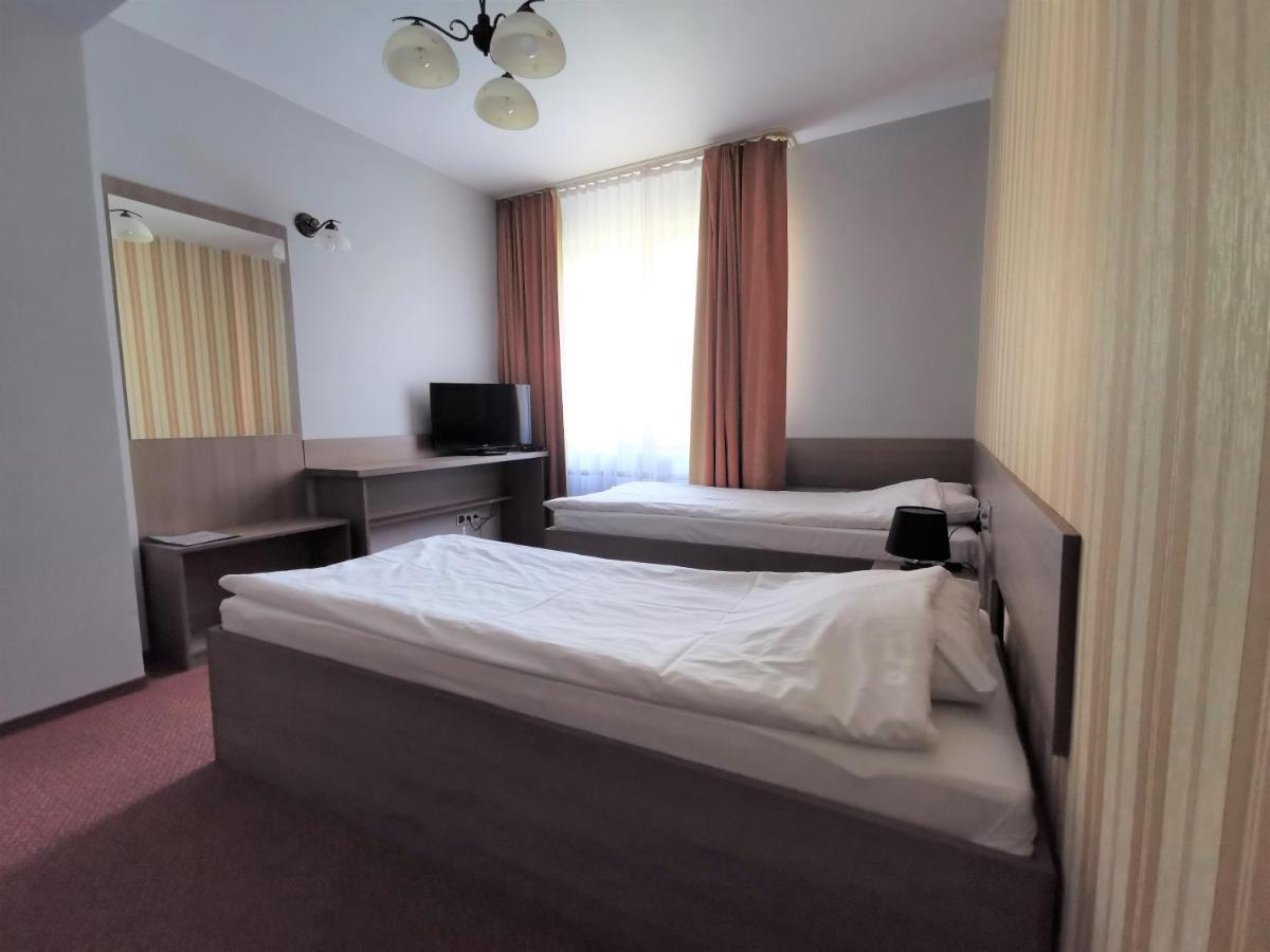 Hotel Zieliniec Poznan Ngoại thất bức ảnh