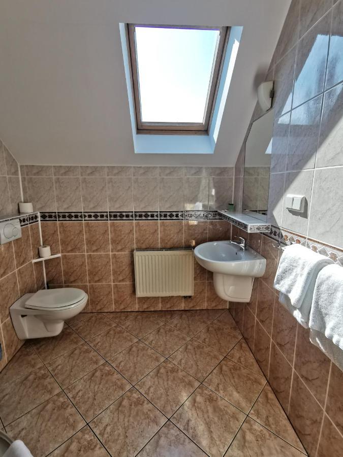 Hotel Zieliniec Poznan Ngoại thất bức ảnh