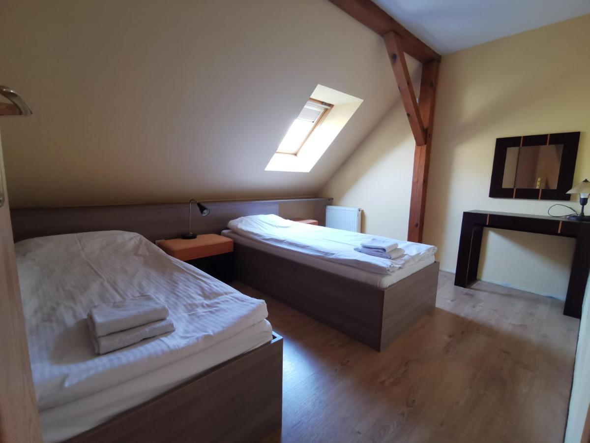 Hotel Zieliniec Poznan Ngoại thất bức ảnh