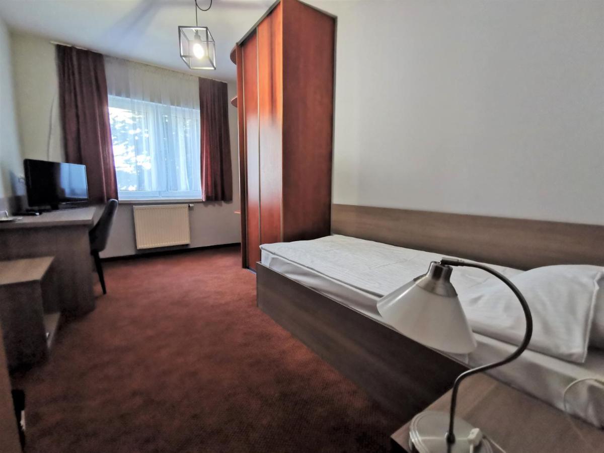Hotel Zieliniec Poznan Ngoại thất bức ảnh