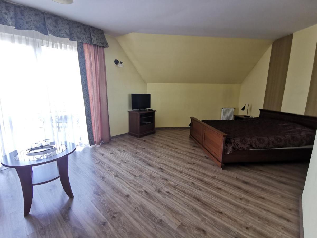 Hotel Zieliniec Poznan Ngoại thất bức ảnh