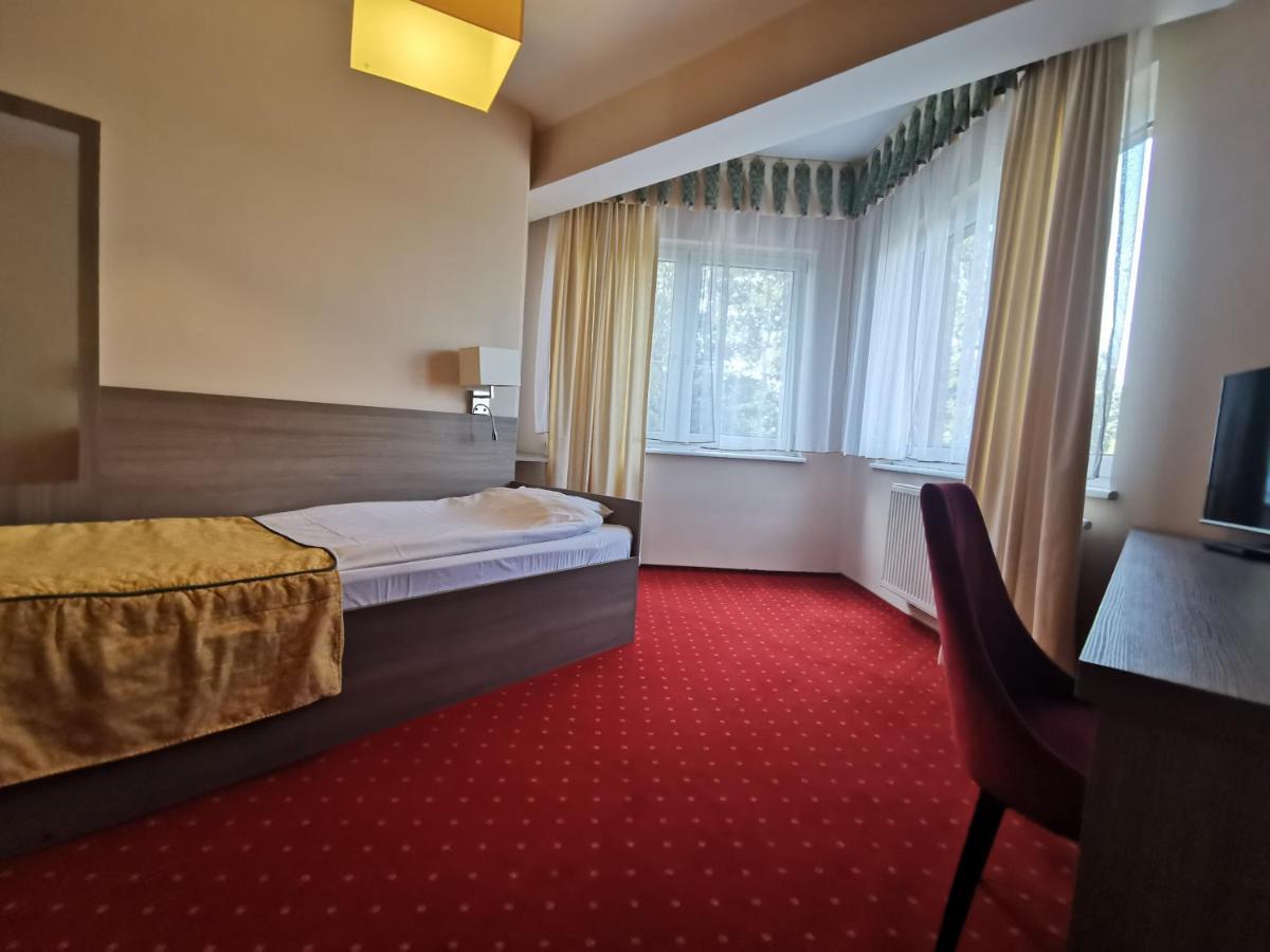 Hotel Zieliniec Poznan Ngoại thất bức ảnh