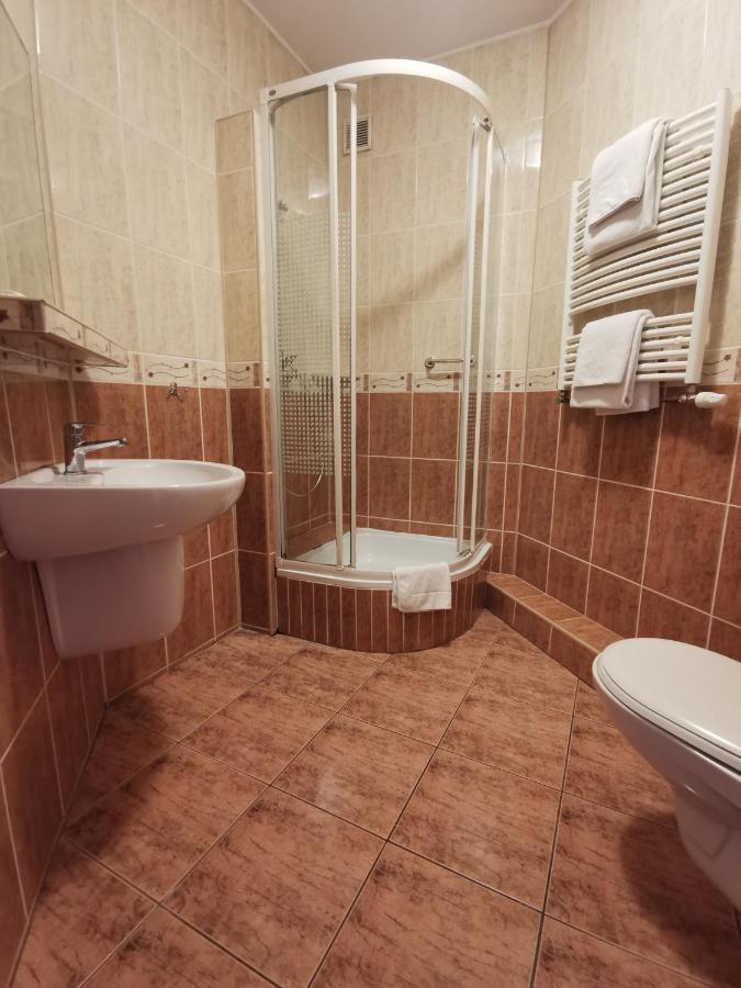Hotel Zieliniec Poznan Ngoại thất bức ảnh
